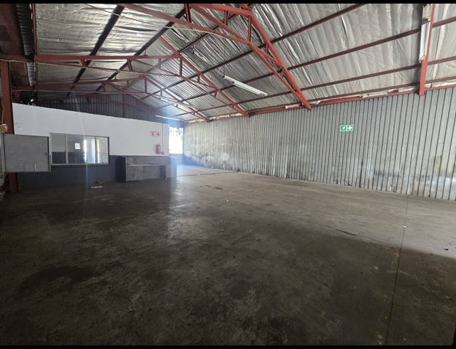 300M² WAREHOUSE TO LET IN ANDERBOLT